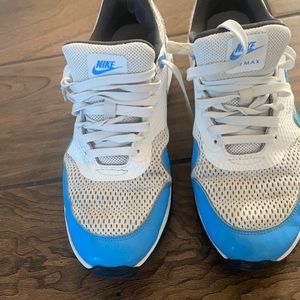 Men’s Nike tennis shoes